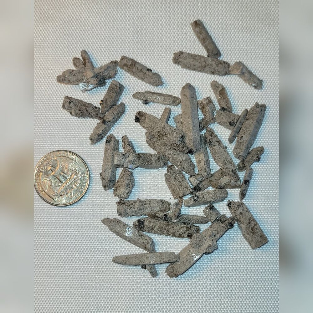 176.5 Cts of Raw Sherry (Champagne) Topaz with Bixbyite from Utah (35.3 g)